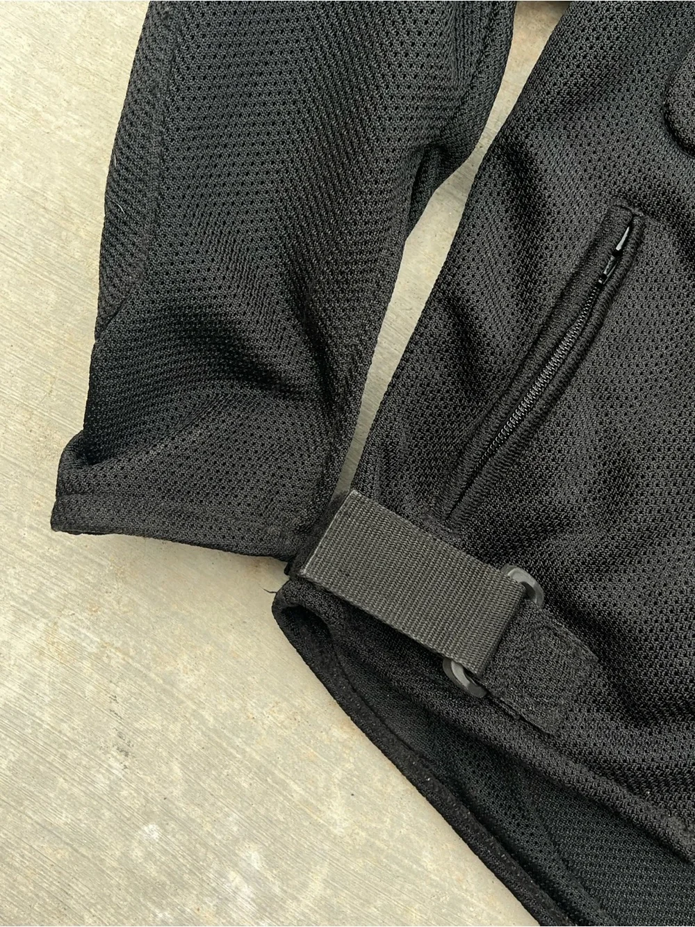 Magnus black padded